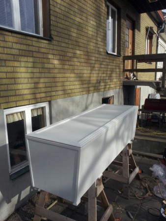 Ett lager färg till.. nu väntar vi på propellern som ska komma med posten.