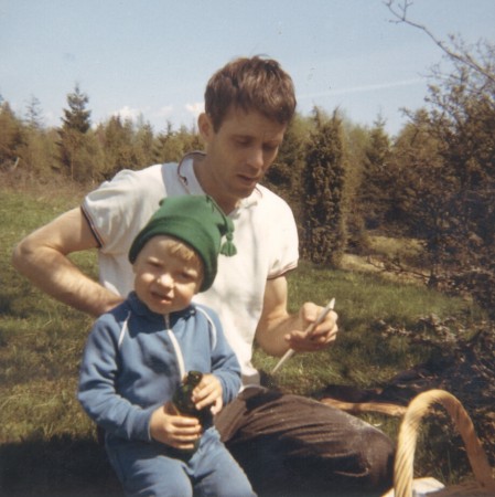 Farsan och jag ute i naturen.